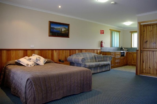 Kentish Hills Retreat image 16